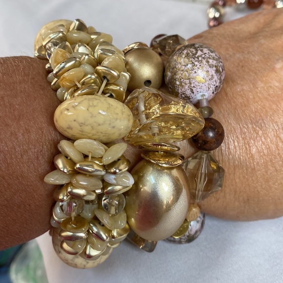 Group of chunky funky neutral stretch bracelets - Picture 11 of 12